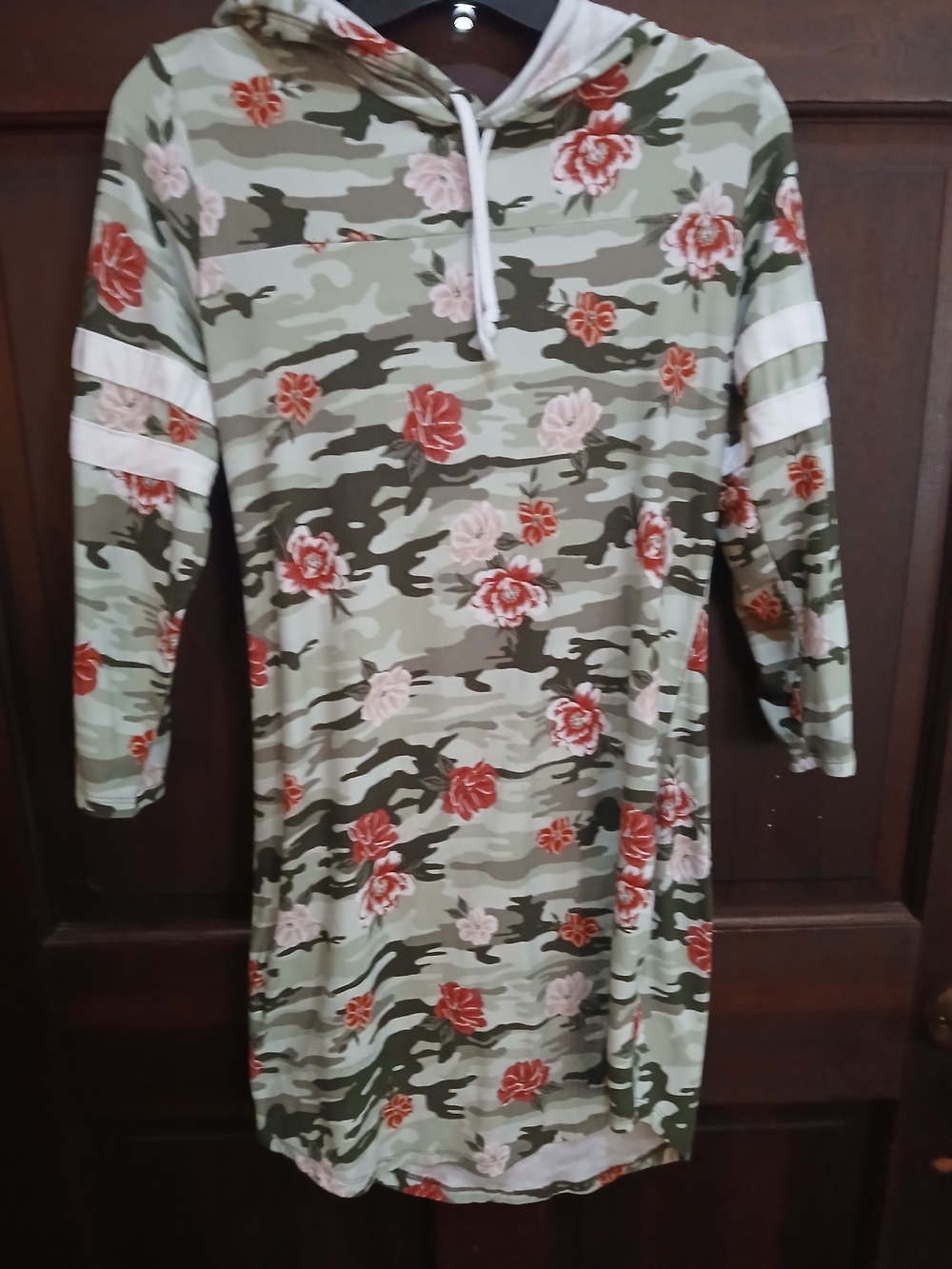 Ultra Flirt Camo Floral Hoodie in Olive & Pink Size M